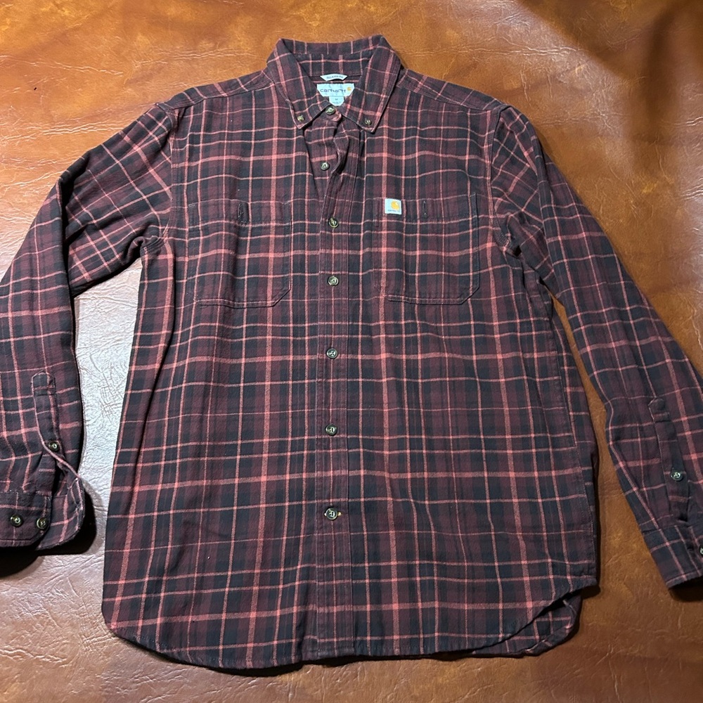 Super cute carhartt flannel
